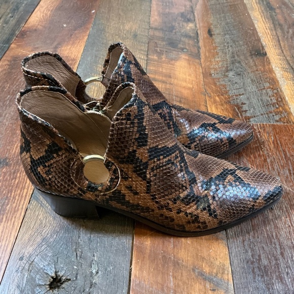 Frye Block Heel Snake Print Leather Boots 2 inch heel Size 10M - Picture 2 of 11